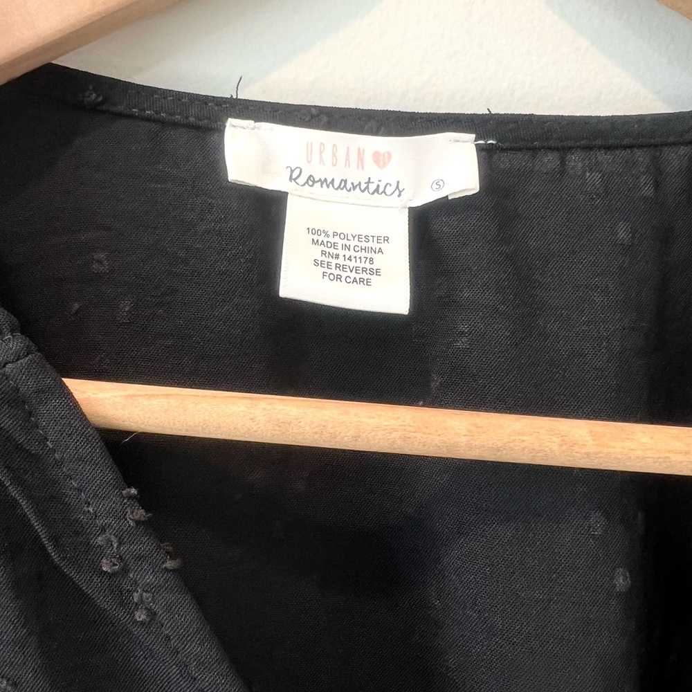 Urban Romantics Black Embroidered Cropped Blouse Size S - Picture 9 of 9